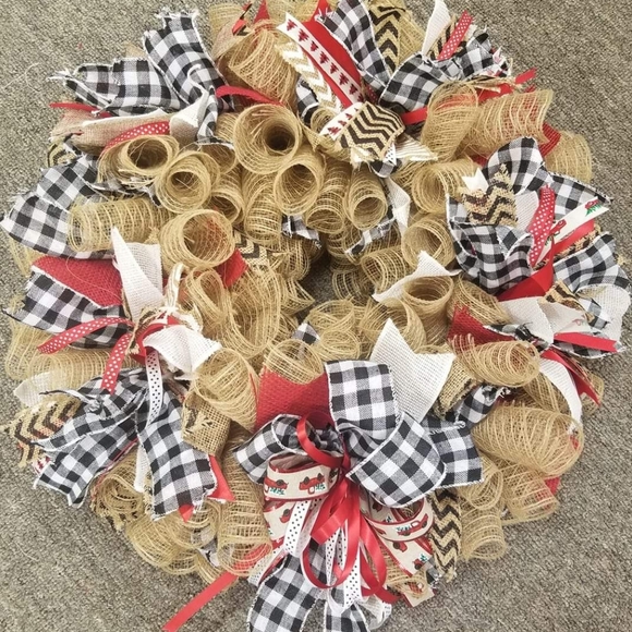 Handmade Deco Mesh Wreaths - Picture 9 of 9